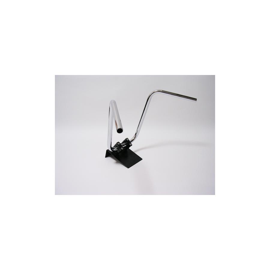 メーカー名：アルキャンハンズメーカー品番：D00067Cタイプ：スクイザーワイド35材質[素材]：スチールハンドル径：22.2◆｢画一的なポジションでは満足出来ない｣◆アルキャンハンズのハンドルは汎用設計で多くの車体に対応しています◆またレース活動での使用、街乗り走行での使用、あらゆるロケーションに対応する為に開発されました◆材質のスチールやコーティングとなるメッキ加工にもこだわりの技術が入っています◆究極のナローと操作性を両立したスタイル◆全高：350mm◆全幅：560mm◆ホルダー取付部の有効幅：130mm◆プルバックサイズ：230mm◆内入角度：50°◆前傾角度：85°◆スチール製◆ハイテクノロジーベンダー加工◆ストレートポリッシャー加工◆ハンドポリッシャー加工◆エクセレントハードクロームメッキ◆外径：φ22．2◆肉厚：2mm※ご注意ください※・車両やカスタムの状況により、ロング（一部ショート）ワイヤーやブレーキホースの変更、ハーネスの延長作業等が必要な場合があります・また、アルキャンハンズ製品のハンドルは汎用製を高めるため、スイッチ回り止めの為の、穴あけ加工は施しておりません・車両により穴あけ位置が異なりますので、ご自身で加工をお願い致します