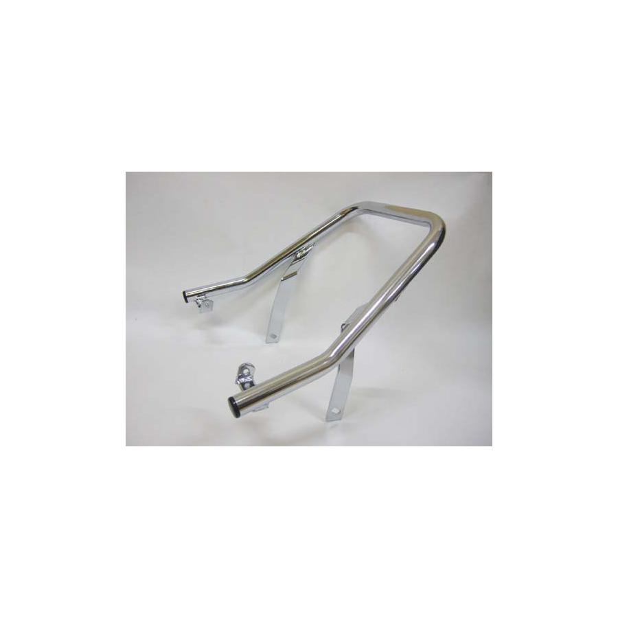 メーカー名：アルキャンハンズメーカー品番：E00005C適合情報：ヤマハ[YAMAHA] XJR400/R/S 98-06色[カラー]：クロームメッキ材質[素材]：スチール仕様：パイプ径Φ22.2備考：ノーマルテールカウル専用◆アルキャンハンズのタンデムバーは独自開発により生まれたバイクカスタムには欠かせない必須アイテム◆2人乗やツーリング時のシーンに重要な性能面では、乗りやすさを追求したパイプ径が魅力◆高さにもこだわり、乗り心地を追求した高さ設計◆見るひとを魅了するスタイリッシュタンデムデザイン◆タンデム用途だけでなく、バイクの後方移動や方向転換などの特殊加重目的にも考えられた製品です◆製品へのこだわりとして、曲げジワによる歪みを最小限に抑えたベンダー加工◆取付け部品には精度の高いブレスやレーザー加工で製作◆強度を重要とするタンデムバーには職人が高精度の組み治具で一本一本製作◆パイプの輝きの基となる研磨加工は、幾重にもバンテをかけてキズ落し及び磨き加工をしました◆最終の仕上げメッキは皮膜を厚くし、錆びに強いトリニッケルメッキで仕上げました◆もちろん、オートバイカスタムの初心者でも簡単にアルキャンハンズ製タンデムバーは取り付けが可能なことも魅力です※ご注意ください※・バイク用タンデムバーは後方者の補助パーツです・運転時には減加速が頻繁に行われ、運転者への寄りかかりやのけぞりがあるため、正しい姿勢と安全な運転を心がけてください◆スチール製品◆クロームメッキ仕上げ※ノーマルテールカウル専用