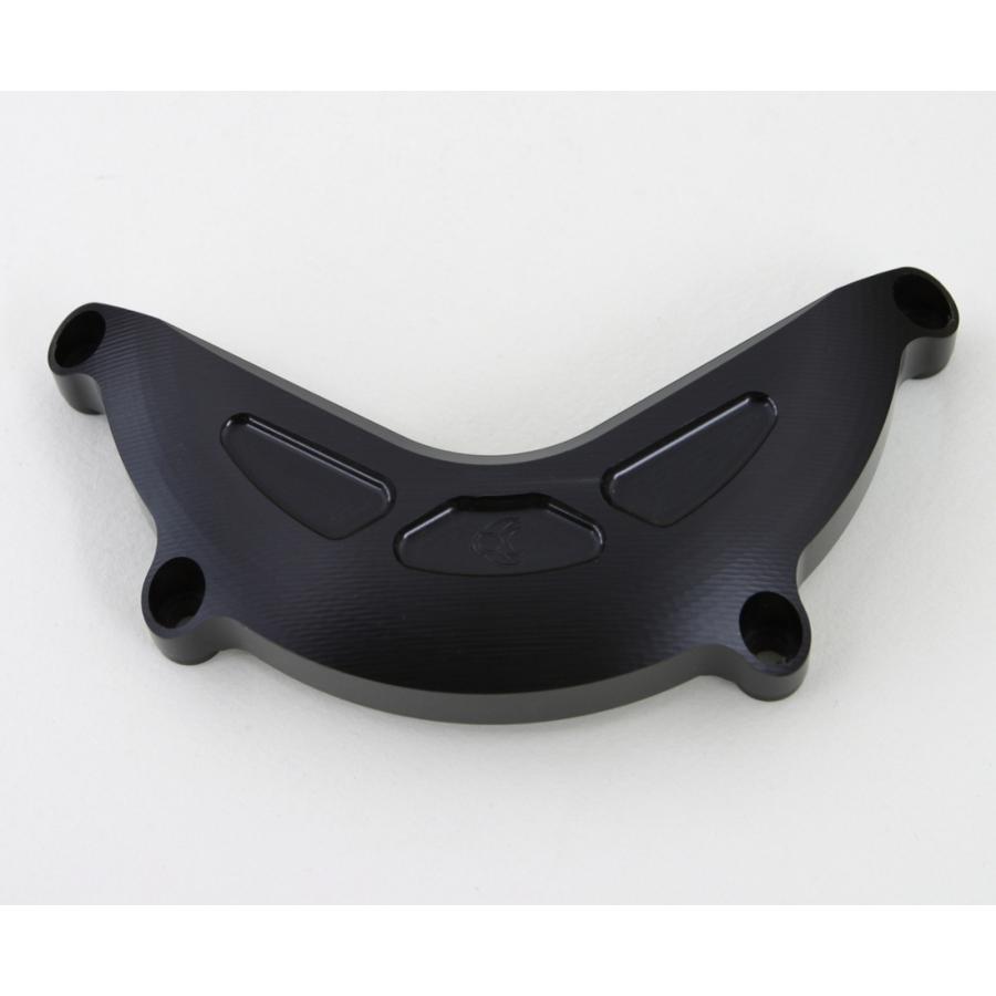 メーカー名：ケイファクトリーメーカー品番：022LZCE011B販売備考：ジュラコン製適合情報：ホンダ[HONDA] CBR600RR 「ジュラコン(R)」はポリプラスチックス株式会社の登録商標です。◆エンジン本体へのダメージを軽減します！ ◆本体には、衝撃を滑らせて分解させる、摩擦係数の少ない“ジュラコン”をマシニングで削りだして使用 ◆ジュラコンとエンジンカバーの形状を合わせているために、ジュラコンが衝撃吸収剤の役目をしエンジンへのダメージを軽減します ◆デザインにもこだわり、トップ面には3次元曲面で描かれた、3Dウェーブライン加工を採用 ◆適合車種：CBR600RR（03-06） ※要カウル加工 ◆ジュラコン製 ◆左側「ジュラコン(R)」はポリプラスチックス株式会社の登録商標です。