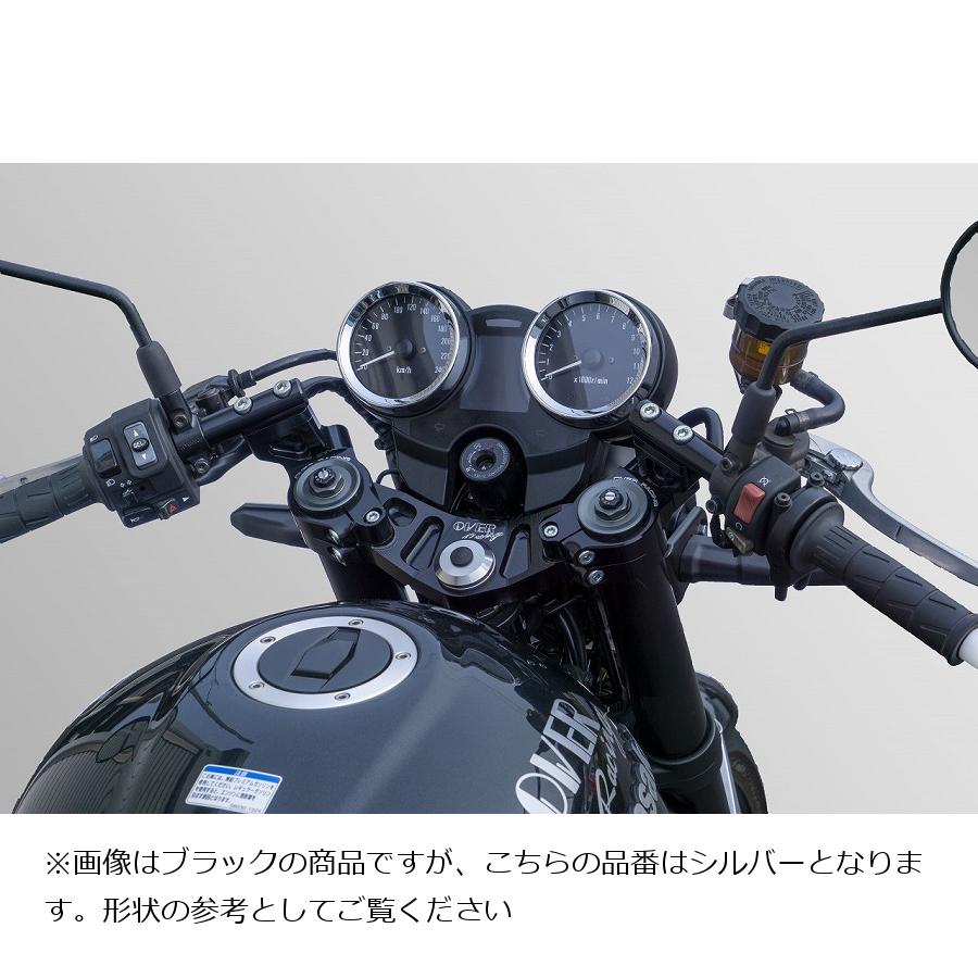 メーカー名：オーヴァーレーシングメーカー品番：55-71-12販売備考：(CAFE)適合情報：カワサキ[KAWASAKI] Z900RS CAFE [カフェ ZR900E] 182021/03/29メーカーサイトより転載　（情報はメーカーにて更新されている場合があります）◆Z900RS用スポーツライディングハンドルキットを、Cafeに取り付けたいというご要望にお応えしモディファイ◆基本設計はそのままにCafeスタイルに合わせた、高さや垂角に変更◆より前傾な攻めた姿勢でZ900RS/Cafeを楽しむことが出来ます◆ツーリングはもちろんの事、スポーツ走行にも幅広く対応◆トップブリッジから交換するこのキットは純正の乗り味からグッと大きく変化させ、フォークから伝わる情報をより正確に感じ取りやすく、ライディングの安定性を向上させます◆適合車種：Z900RS / Z900RS Cafe◆シルバーアルマイト仕上げ※ハンドルを絞り過ぎるとスイッチボックスがタンクに干渉する恐れがあります※またブレーキホース、クラッチホースのバンジョーがメーターカバーに干渉しますので、必ず調節して確認をおこなって下さい