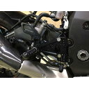 メーカー名：ストライカー メーカー品番：SS-AA2127B STRIKER STEP kit 適合情報： ヤマハ[YAMAHA] YZF-R1 15-19 ヤマハ[YAMAHA] YZF-R1M 15-19 ポジション：9 移動量[UP/BACK]：1：10/00mm 2：20/00mm 3：30/00mm 4：10/10mm 5：20/10mm 6：30/10mm 7：10/20mm 8：20/20mm 9：30/20mm シフトパターン[正逆チェンジ]：正/逆チェンジ 共に可 ノーマルスイッチの使用：可 カラー：ブラック タイプ：TYPE S＆R 備考：左右ペダル共にボールベアリング採用。ペダルレングス(つま先までの距離)を調整可能。適応車両 ：YZF-R1/M 15-商品説明・取扱注意事項 ：◎9ポジション [TypeS＆R]・00mmBACK/10mmUP・00mmBACK/20mmUP・00mmBACK/30mmUP・10mmBACK/10mmUP・10mmBACK/20mmUP・10mmBACK/30mmUP・20mmBACK/10mmUP・20mmBACK/20mmUP・20mmBACK/30mmUP●材質 ジュラルミン/ブラックアルマイト●ノーマルブレーキホース、ノーマルブレーキスイッチ使用可●逆シフト可※左右ペダルにボールペアリング採用。※ペダルレングス(つま先までの距離)調整可能。※並行輸入車用ノーマルマフラー対応ステー同梱。※社外マフラー装着時、サイレンサーステーを製作or加工取付する必要がある場合があります。※オプションカラーオーダー対応(＋￥15,000)。商品概要等 ：素材はジュラルミン。剛性を保ちつつ、軽量化を実現させたこだわりのディテール。可動部にはベアリングを使用し、驚くほどスムーズで確かなシフト操作が可能です。カラーもブラック、シルバー硬質アルマイト、ストリートからレーシング、あらゆるシーンに完全対応。コストパフォーマンスに優れたスペシャルなステップキットです。もちろんノーマルのブレーキスイッチがそのまま使用可能です。◎ストライカー ステップKIT■ステップバーエンド部分まで施されたローレット加工でスベリを抑える。また、エンド部分は樹脂キャップ付でレギュレーションに対応。■ペダル可動部ペダル可動部にはベアリングを使用。スムーズかつ確実なペダル操作を可能にした。■ヒールガードかかとの巻き込みを防ぎ、ホールド感を高めるヒールガード。R/Lとも標準装備。（一部製品を除く）■素材素材にはアルミA2017（ジュラルミン）を使用し、ディテールまでこだわった高品質な切削加工。アルマイトも劣化や色落ちを最大限に抑えるアルマイトを使用。■ノーマルブレーキホース、ノーマルブレーキスイッチ使用可能