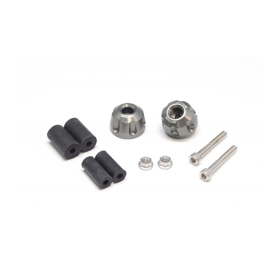メーカー名：アクティブメーカー品番：60800234販売備考：&phi;33-L22.5◆バーハンドルに交換する際の必須アイテム、アルミ削り出しバーエンド◆あらゆるハンドルに対応できるよう、φ19とφ14の2サイズのゴムブッシュを付属◆アルミ削り出しで作られ、実用性が高いだけでなくドレスアップカスタムのワンポイントにもなる一品です◆また、インナーウェイトと併用すれば不快な振動を軽減します◆カラー：ガンメタ◆左右セット◆サイズ：φ33-L22.5◆タイプ：リボルバー