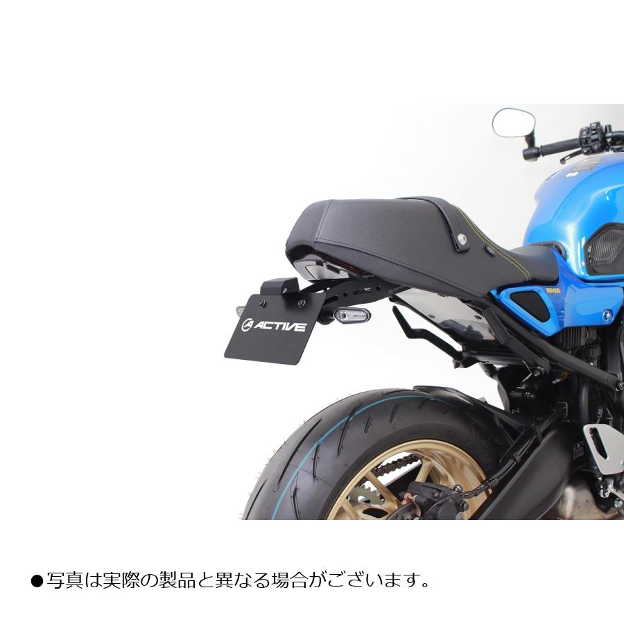 メーカー名：アクティブメーカー品番：1153073車体に加工が必要なく、ノーマルウィンカーの取り付けはもちろん、装着位置やステーの形状にまでこだわった、スタイリッシュかつ車検に対応するフェンダーレスキットです。販売備考：●別売りのリフレクターキットが必要です。ナンバー角度：40&deg;適合情報：ヤマハ[YAMAHA] XSR900 22色[カラー]：ブラック材質[素材]：アルミ製仕様：LEDナンバー灯仕様キット内容：◆ベースプレート：1◆メインプレート：1◆ウィンカープレート：1◆ウィンカースペーサー：2◆LEDナンバー灯(M5×10フランジボルト付き)：1◆タイラップ100mm：3◆六角フランジボルトM6×25：4◆皿ボルトM6×15：2◆フランジ付ロックナットM6：6ライセンス灯[有/無]：LEDナンバー灯リフレクター：無し備考：※装着には別売りの汎用リフレクターキットが必要です◆車体に加工が必要なく、ノーマルウィンカーの取り付けはもちろん、装着位置やステーの形状にまでこだわった、スタイリッシュかつ車検に対応するフェンダーレスキットです◆ナンバー灯：LEDナンバー灯付き◆カラー：ブラック◆ナンバー角度：40°※ご注意ください※・別売りのリフレクターキットが必要です・車検証に記載された車両全長から±30mm以上変わると、構造変更が必要になる場合があります・車検場で指示があった場合は、検査官に従い記載事項の変更を受けてください