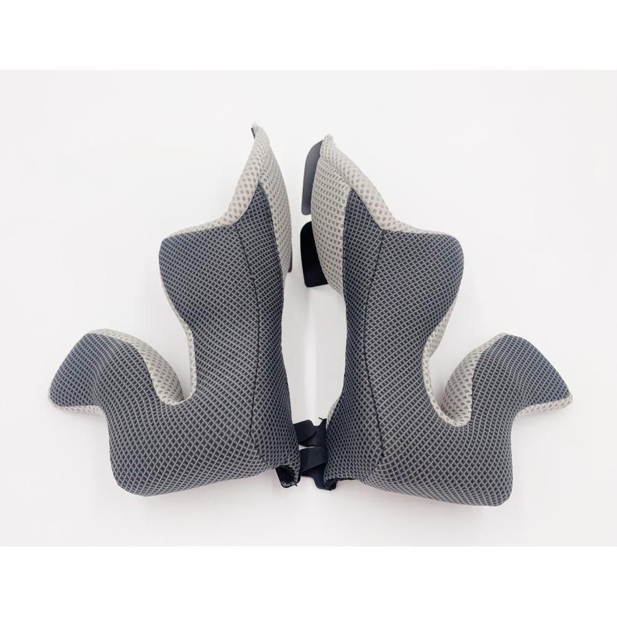 メーカー名：ジーロットメーカー品番：MJ2R0018カタログ品番：P097-6508販売備考：Mad Jumper2用リペア チークパッドです。洗濯ネットに入れて洗濯も可能。ラージ帽体用サイズ:XL(25mm)※帽体をまたいでの使用はできませんのでご注意ください※1型には使用できませんのでご注意ください色[カラー]：グレーサイズ：XLサイズ用◆Mad Jumper2用チークパッド◆リペアのチークパッドです◆洗濯ネットに入れて洗濯も可能◆スモール帽体用サイズ：S（40mm）・M（35mm）・L（30mm）◆ラージ帽体用サイズ：XL（25mm）・XXL（20mm）※帽体をまたいでの使用はできませんのでご注意ください　※1型には使用できませんのでご注意ください