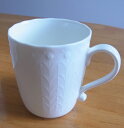 マグカップ　白　ボーンチャイナ　シルキーホワイト　無地　花の地模様　ミルク　紅茶　コーヒー　陶器　ナルミ　鳴海製陶　日本製