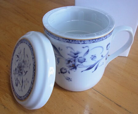 マグカップ　蓋付き　茶こし付　蓋つき　マグ　花柄　ブルーフラワー　ナルミ　鳴海製陶　日本製