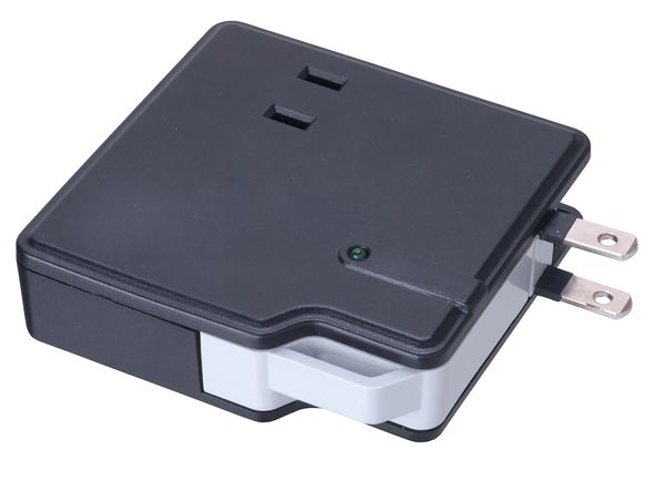 ●iPodなどのデジタル機器に電源供給可能なUSBポート付きです。 ●プラグはホコリや湿気によって発生するトラッキング火災を予防する絶縁カバー付きです。