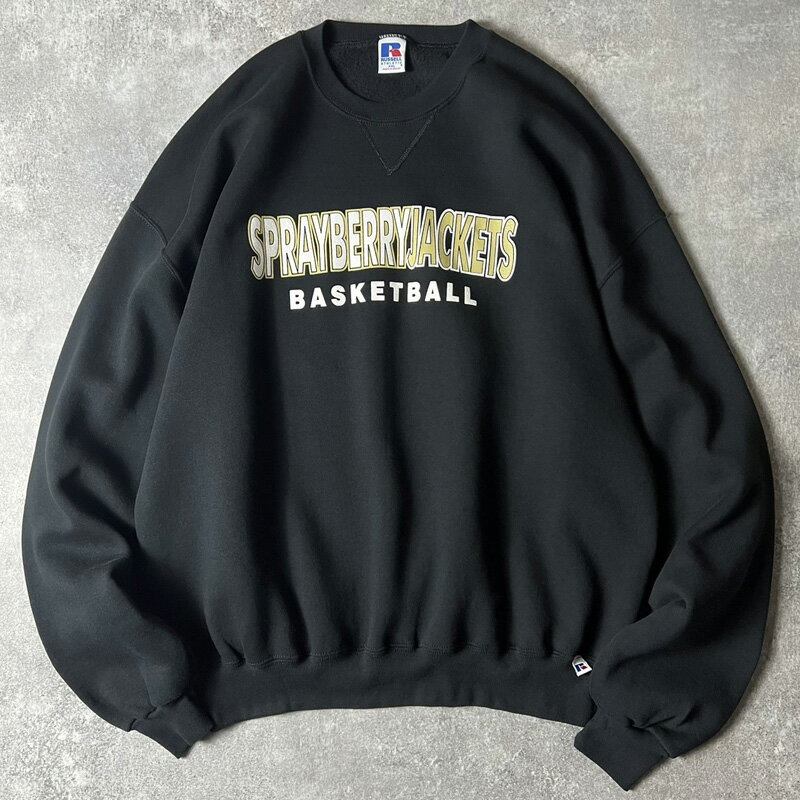 No... f060208-03 age... 1990年代 brand... RUSSELL ATHLETIC color... ブラック material... 50% POLYESTER・50% COTTON size... XXL ─ description ─ 90年代RUSSELLのスウェットトレーナーです。 RUSSELL ATHLETICは、1902年創業のアスレチックウェアブランド。 海外での人気上昇につき、密かに見つかり辛くなってきているアイテム。 肌触りの良い裏起毛スウェット素材を使用 ネックに前Vガゼット付き 合わせやすい、人気かつ希少なブラックカラー フロントに人気の高い2段カレッジロゴプリント入り 表記サイズXXLのゆったりとしたビッグサイズ 今後の価格高騰は目に見えているので、グッドカラー・グッドデザインのものは早めに手に入れておいて損はないと思います。 定番のアメカジスタイルやストリートスタイルにはまる一枚です。 ─ measuring size ─ 着丈... 74cm 身幅... 68cm 肩幅... 70cm 袖丈... 68cm ─ condition ─ 使用感。