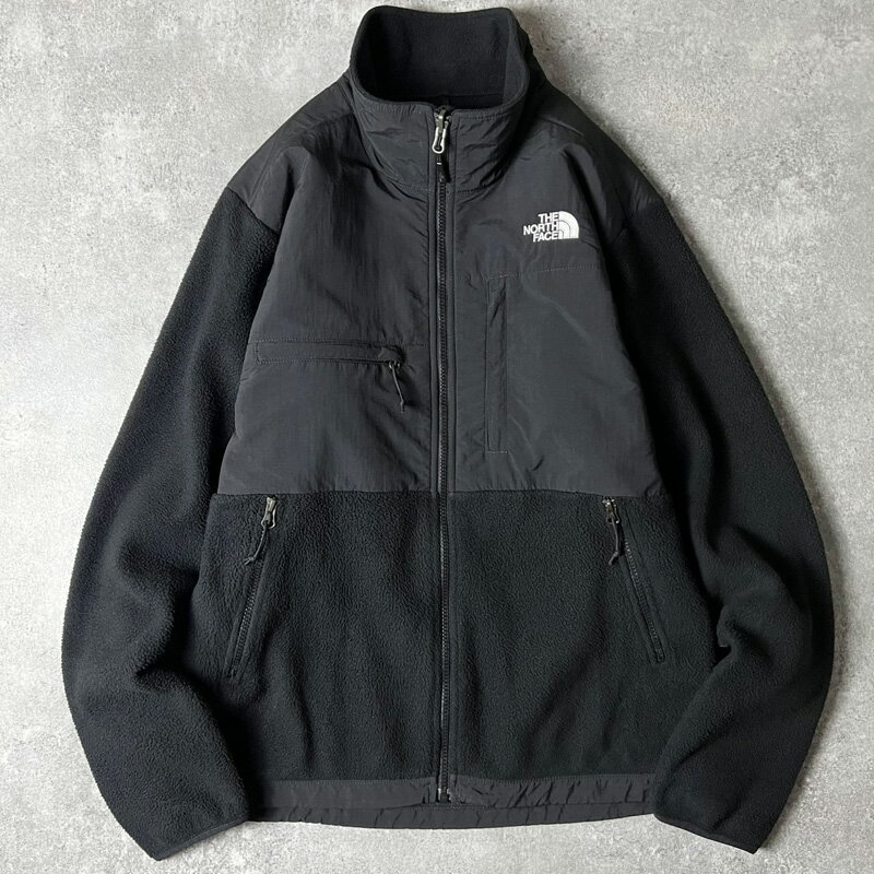 No... f070926-09 age... ─ brand... THE NORTH FACE color... ブラック material... 100% POLYESTER / 100% NYLON size... MENS S ─ description ─ THE NORTH FACEのデナリジャケットです。 THE NORTH FACEは、1960年代にアメリカで生まれた説明不要の老舗アウトドアメーカー。 保温性高く肌触りの良いPOLARTECフリース素材を使用 両胸・両サイドにジップ式ポケット 両脇にベンチレーション付き フルジップ、ハイネックタイプ 合わせやすい、ブラック×ブラックのナイロン・フリース切替 左胸・バックにワンポイントのロゴ刺繍が入ります。 ジャストで着用可能な人気サイズS ノースフェイスの定番人気アイテム、デナリジャケットです。 ─ measuring size ─ 着丈... 70cm 身幅... 58cm 肩幅... 47cm 袖丈... 67cm ─ condition ─ 使用感。