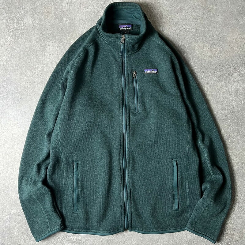 No... f071123-05age... ─brand... Patagoniacolor... ダークグリーンmaterial... 100% POLYESTERsize... L─ description ─Patagoniaのベターセータージャケットです。パタゴニアはアメリカを代表するアウトドアブランド。STYLE：25528 FA19 2019年製の商品セーターニットの装いとフリースの扱いやすさを組み合わせたパタゴニアの定番人気アイテム、ベターセーター。内側は起毛フリース素材の温かい一枚です。合わせやすい、落ち着いたダークグリーンあまり見かけないカラーです。フロントはYKKが使用された人気のフルジップタイプ左胸にロゴ刺繍とジップポケット両サイドにジップ式ハンドウォーマーポケットが付きます。表記サイズLのゆったりとしたグッドシルエットパタゴニアのジャケットの中でも比較的細身のシルエットでY2Kの流れから再注目されるベターセーター。パタゴニアらしい機能的でシンプルなデザイン長く愛用して頂ける一枚です。─ measuring size ─着丈... 70cm身幅... 58cm裄丈... 89cm袖丈... 57cm（脇下~）─ condition ─使用感。