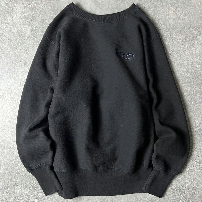 No... f080219-05age... 1990年代brand... Championcolor... ブラックmaterial... 90% COTTON・10% ACRYLICsize... MEDIUM─ description ─90年代のチャンピオンリバースウィーブです。刺繍トリコタグの付く90年代の一枚 MADE IN USA (アメリカ製)合わせやすい、ブラックカラー一番人気かつ希少なカラーです。縫い糸がネイビーなので後染めの可能性も考えられますが色ムラも全くなく確りとした濃黒カラーです。左胸には人気の企業物刺繍入り。表記サイズM、小柄な方や女性にもおすすめできるサイズ感です。非常に人気の高いトリコタグの付く90sリバースウィーブ、希少な当時物の一枚。カラー・コンディション・サイズ・デザインと文句ない一枚です。─ measuring size ─着丈... 61cm身幅... 55cm肩幅... 45cm袖丈... 59cm─ condition ─使用感。