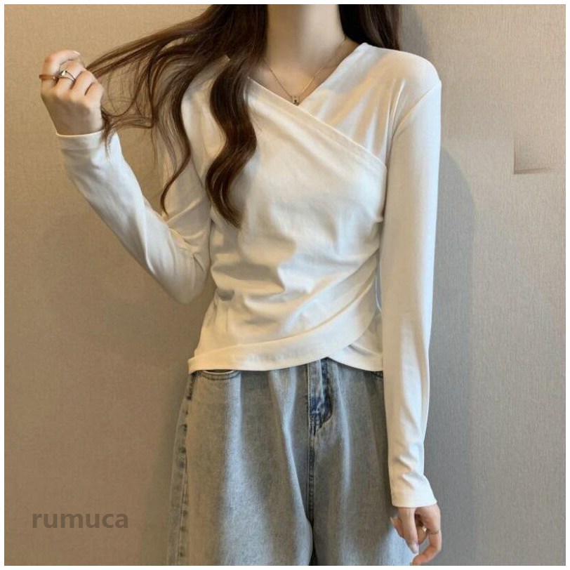 商品の説明トップス tシャツ レディース カットソー vネック 無地 きれいめ Vネック 長袖 インナー 暖か 防寒 春 秋 冬 2024素材：綿色：ホワイト・ブラック・ベージュ【S】32.5-45kg【M】45-52.5kg【L】52.5-60kg入荷時期により生地の色味、光沢感など若干違いが出る場合も御座いますが、不良品とは異なりますので、予めご了承頂けますようお願い致します。サイズ詳細は平置きした状態でメジャー計測の為、若干の誤差(約1-3cm誤差)がある場合がございます。 PC環境光の具合により、色や素材のイメージが写真と若干異なる場合がございます。モデル写真に使用されているアクセサリー小物は別途記載が無い限り付属いたしません。商品に不良があった場合は、商品到着から5日以内にご連絡いただければご返金交換対応させて頂きます。トップス tシャツ レディース カットソー vネック 無地 きれいめ Vネック 長袖 インナー 暖か 防寒 春 秋 冬 2024 メーカー希望小売価格はメーカーカタログに基づいて掲載しています