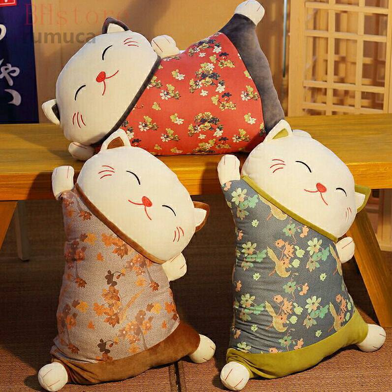 「サイズ」：約55cm、重さ：約700g　 「素材」表地：ポリエステル、中素材：ポリエステル綿「手触り抜群・猫抱き枕」一度抱いてしまうと、大きさと重量感、肌触りが絶妙で離せなくなる魅力があります。見た目の可愛さはもちろん！触り心地、抱き心地抜群のぬいぐるみです。「超可愛いネコぬいぐるみ」リアルでおしゃれな後ろ姿を見ると、なんとか振り向かせたくなるのです。ぎゅっとして、なでなでして、猫ちゃんに癒されてくださいね。「プレゼントに最高」猫好きさんもそうでない方も、女の子も男の子も、み-んなに愛されるネコシルエットの抱き枕です。お誕生日のプレゼントやクリスマスプレゼントなどにはもちろん！(大きさとかわいさにびっくり!!)自分へのご褒美にもオススメです。「使用イメージ」適度な厚みと弾力もあり、抱き枕として、背当てとしてぴったりです！ソファで、ベッドで、オフィスのお昼寝タイムの枕にもどうぞ 5猫抱き枕 柔らかく低反発クッション カバー洗える 添い寝枕 癒される抱き枕 可愛い 気持ちいい抱き枕 ねこぬいぐるみ 動物クッション 多機能 椅子 ソファー背当て ふわふわ 猫グッズ リアルインテリア クリスマスプレゼント 適度な厚みと弾力もあり、抱き枕として、背当てとしてぴったりです！"多機 動物クッション ねこぬいぐるみ 気持ちいい抱き枕 可愛い 癒される抱き枕 添い寝枕 カバー洗える 柔らかく低反発クッション 適度な厚みと弾力もあり、抱き枕として、背当てとしてぴったりで"メーカー希望小売価格はメーカーカタログに基づいて掲載しています