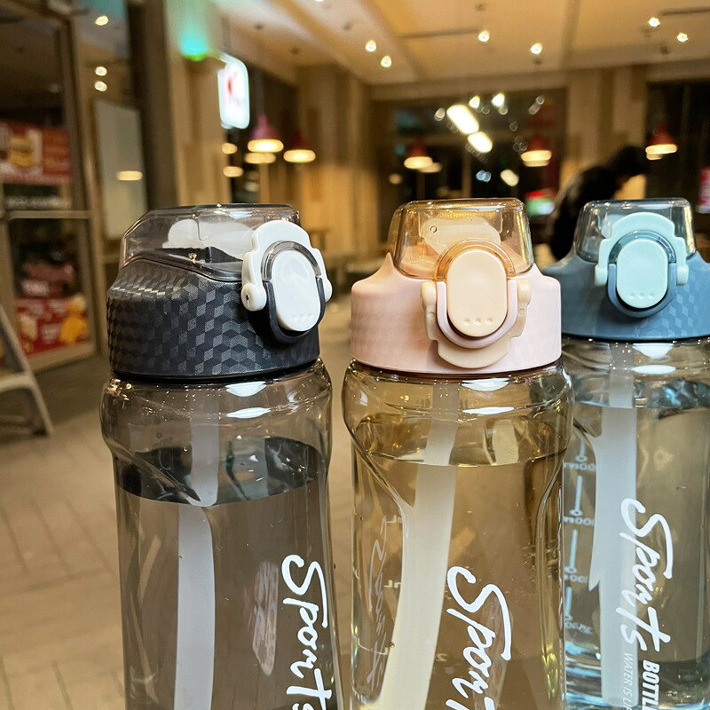 運動水筒 直飲み は自分にプチご褒美を ドリンクボトル 大容量 650ml 750ml ウォーターボトル 水筒 透明 可愛い かわいい 洗いやすい おしゃれ 携帯便利 軽量 スポーツボトル 四季用 クリア 男の子 学校 アウトドア スポーツ用 送料無料 耐冷耐熱 トレーニング ヨガ 通勤