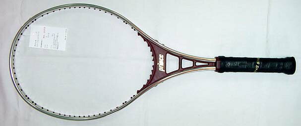 【商品名】 クラシックIIシリーズ110【メーカー】 プリンス【グリップサイズ】 2【重量（実測値）】 334g【程度】 BB:多少傷あり【商品No.】 B-11932※重量・フレックスに関しましては実測値となります。フェースサイズ：110square inch フレーム長：27inch プリンスのアルミラケットです。 ウィニングショットグリップ巻きです。 程度良好です。