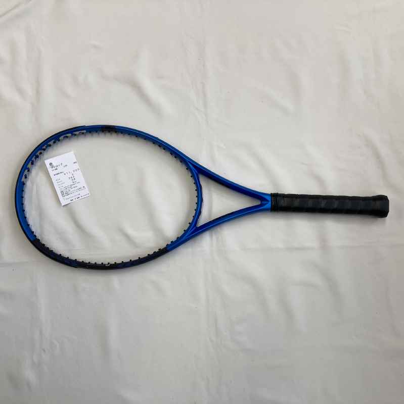 球威とコントロールを求め、操作性を重視するプレーヤーやジュニアに。 トータルパフォーマンスを追求した「FX 500」の最軽量バージョン。よりソフトな打球感を実現し、操作性を重視するプレーヤーやジュニアのステップアップに適した扱いやすい100平方インチのオールラウンドモデル。【商品名】 FX-500 LITE 2023【メーカー】 ダンロップ【フェイスサイズ】 100平方インチ【フレーム長】 27インチ【推奨テンション】 45〜65lbs【定価】 34,100円【グリップサイズ】 2【重量（実測値）】 263g【フレックス（実測値）】 68【程度】 B:少し傷あり【商品No.】 G-5459※重量・フレックスに関しましては実測値となります。塗装カケあります。 グリップ巻き替え済。