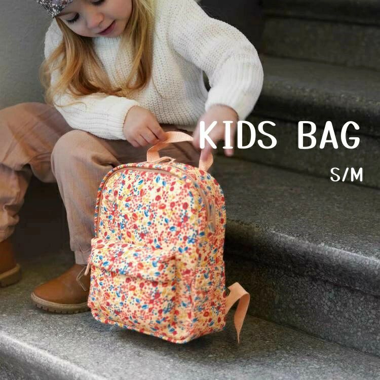 ▲商品内容：リュック▲サイズ：S：24*11*33cmM：28*12*38cm▲素材：PU▲重量：S：約300gM：約350g▲注意事項：測定したサイズは素人採寸のため1〜3cm程度の誤差が生じる場合があります。商品画像はライトの下で撮影しており、ご覧いただくモニター等の違いで画像と実商品の色合いが若干異なる場合がございますので、予めご了承下さい。▲納期についてご入金を確認後5-7営業日以内に発送させていただきます。発送からお手元にお届けするまでさらに2〜3日程お時間がかかります。（北海道、沖縄、一部離島は除く）北海道沖縄一部離島へは1500円の追加送料が必要です。あらかじめご了承くださいませ。▲安心保障商品到着後、3日以内にご連絡頂ければ、返品交換は可能です。キッズ リュック 女の子 男の子 リュックサック 撥水 軽量 通園バッグ バックパック 子供 通園 遠足 アウトドア バッグ ベビー かわいい 子ども 通園リュック ジュニア 幼稚園 保育園 入園準備 小学校 入学祝い 旅行 誕生日 ギフト プレゼント バッグ 3歳 4歳 5歳 6歳----------------------------------------▲商品内容：リュック▲サイズ：S：24*11*33cmM：28*12*38cm▲素材：PU▲重量：S：約300gM：約350g▲注意事項：測定したサイズは素人採寸のため1〜3cm程度の誤差が生じる場合があります。商品画像はライトの下で撮影しており、ご覧いただくモニター等の違いで画像と実商品の色合いが若干異なる場合がございますので、予めご了承下さい。▲納期についてご入金を確認後5-7営業日以内に発送させていただきます。発送からお手元にお届けするまでさらに2〜3日程お時間がかかります。（北海道、沖縄、一部離島は除く）北海道沖縄一部離島へは1500円の追加送料が必要です。あらかじめご了承くださいませ。▲安心保障商品到着後、3日以内にご連絡頂ければ、返品交換は可能です。キッズ リュック 女の子 男の子 リュックサック 撥水 軽量 通園バッグ バックパック 子供 通園 遠足 アウトドア バッグ ベビー かわいい 子ども 通園リュック ジュニア 幼稚園 保育園 入園準備 小学校 入学祝い 旅行 誕生日 ギフト プレゼント バッグ 3歳 4歳 5歳 6歳----------------------------------------