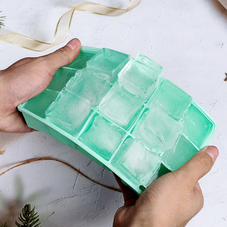 2点セット アイスキューブ シリコン製 取り出しやすい 製氷器 15個 製氷皿 大きな氷 四角氷 アイストレー 氷作る容器 氷トレー 製氷ケース 2点セット ソフト 蓋付き 冷蔵庫用品 宅飲み 夏 家庭用 キッチン用品 冷凍保存 麦茶 お酒 3