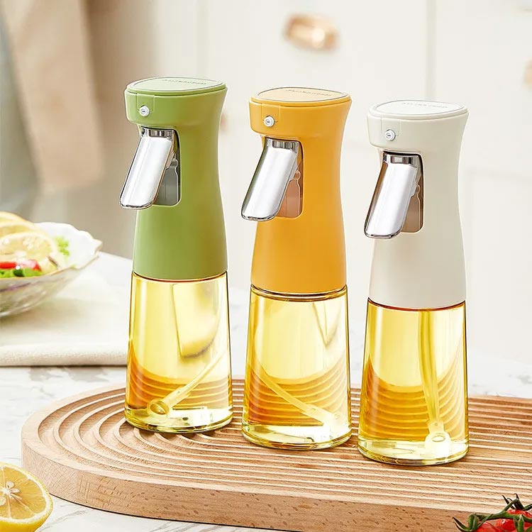 RUSHUP楽天市場店のオイルスプレー 280ml オリーブオイル スプレー 料理用 耐熱ガラス 防水 片手でも使用可能 オイルスプレー しょうゆ 各種調味料 霧吹き スプレーボトル 極細のミスト スプレー容器 ミストスプレー 油/醤油調味料/アルコール/酢適用｜アングル2