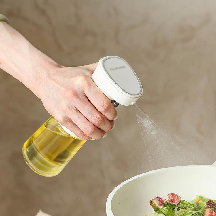 RUSHUP楽天市場店のオイルスプレー 280ml オリーブオイル スプレー 料理用 耐熱ガラス 防水 片手でも使用可能 オイルスプレー しょうゆ 各種調味料 霧吹き スプレーボトル 極細のミスト スプレー容器 ミストスプレー 油/醤油調味料/アルコール/酢適用｜アングル3