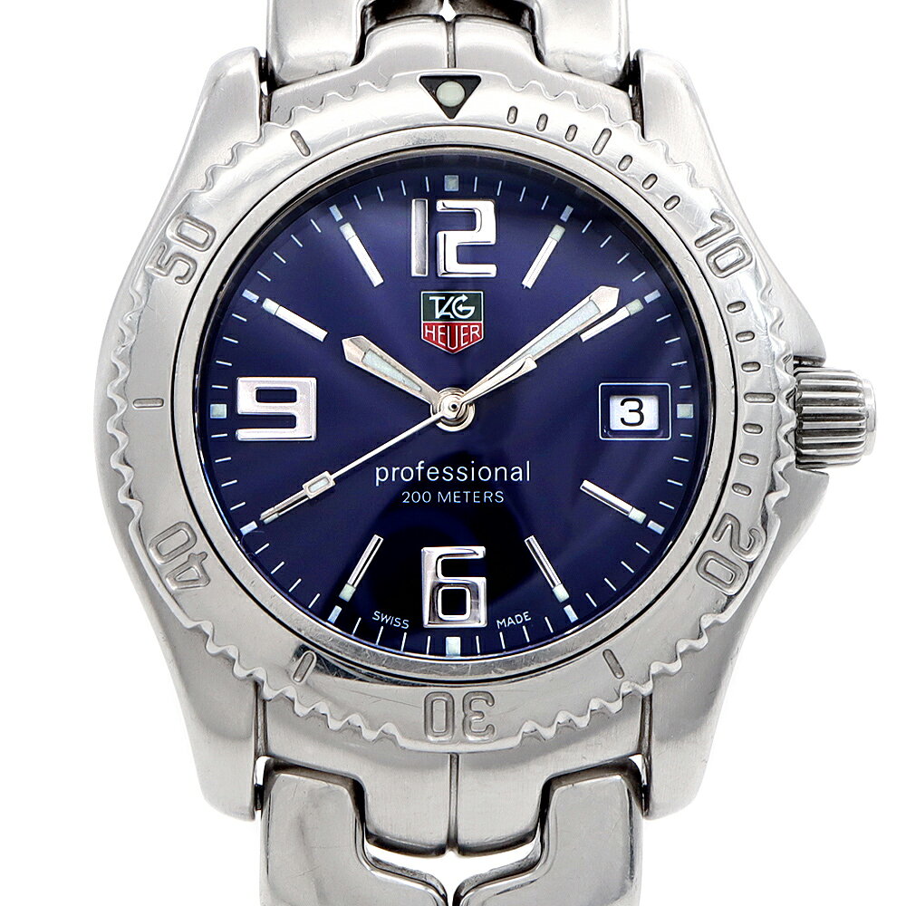 管理番号 74797488/VMFST/NCRE ブランド TAG Heuer 型番 WT1213.BA0554 色/素材 SS ブルー文字盤 ムーブメント クォーツ（電池交換済み） サイズ ケース径：約 35 mm（リューズ含まず） 腕周り：最大約 18.5 cm ベルト幅：約 19 mm ※若干の誤差はご了承下さい。 ※付属品に余りコマがある場合は含んだサイズとなります。 付属品 箱（劣化有）、ギャランティー、取扱説明書、冊子、自社保証6ヶ月 ランク A 商品状態 [ガラス]：欠けや割れなし、非常に綺麗な状態 [文字盤、針]：非常に綺麗な状態 [ベゼル]：細かな使用キズ、綺麗な状態[ケース]：細かな使用キズ、綺麗な状態 [ブレスレット]：細かな使用キズ、綺麗な状態 その他特筆する様な大きなダメージもなく、綺麗な御品で御座います。 備考 出品にあたり、電池交換とムーブメント点検済みですので、今後も末永くご愛用頂けます。 商品ランクについて ■ N：新品 ■ NS：未使用、展示品 ■ S： ほとんど使用感の無い商品 ■ A： 目立つ傷や汚れがなく、綺麗な商品 ■ AB：通常使用による使用感が見られる商品 ■ B：全体的に使用感があるが、普通に使用できる商品 ■ C： 目立つ傷や汚れがあり、かなり使用感のある商品 ■ D： 修理が必要な難有り商品 ※商品程度につきましては他店と一概に比較は出来ませんので、目安としてお考え下さい。