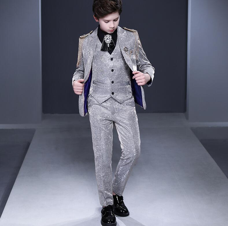 子供スーツ 上品 4点セットアップ ジャケット+シャツ+ズボン+蝶ネクタイ 七五三 子供服 ドレスコート 入学式 男の子スーツ 出演 キッズ カジュアル 発表会...