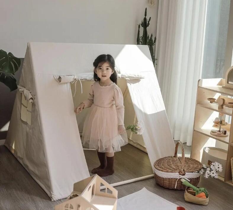 キッズテント 2点セット 小屋+厚手フロアマット キッズテント 子供テント 高品質カンバス 骨組みは木製 ゲームハウス 秘密基地 ままごと ごっこ遊びトイ プリンセスの城型 洗濯可 プリンセステント ペット おもちゃ入れ プレイテント クリスマス PVCブラケット 窓口付き ベージュ