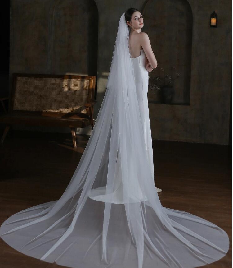 【送料無料】 結婚式 コーム付き ロング ウェディングベール ロングヴェール ウエディングベール ウエディング ウェディング 花嫁 アクセサリー長い かわいい エレガント 【幅は約270cm*300cm】【ホワイト 】 エレガントでロマンチック ウェデ 優雅な雰囲気のベール