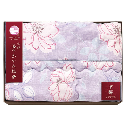 レビューを書いて　緑花堂5％OFFクーポンGET！レビューを書いたらメールでお知らせくださいね 京都 洛中かすみ捺染 肌布団 パープル 140×190cm 版の彫りの深さを変える段彫り 濃淡が混ざりあったカスミのようなぼかし ASNL1008037|雑貨・ホビー・インテリア インテリア 寝具 肌布団 パープル「日本の美」が受け継がれる古都・京都に残る捺染工場で染め上げました。 グランドやリーフの部分は、版の彫りの深さを変える「段彫り」によって表現。 濃淡が混ざりあった「かすみ」のようなぼかしで、優美な花柄を一層やわらかな印象に仕上げています。メーカー品番 : KSG13150-PU/BE サイズ : 140×190cm 材質 : 表・裏…ポリエステル65%・綿35%、詰めもの…ポリエステル100%(約0.4) 生産国 : 日本 箱サイズ : 38×58×12cm 重量 : 1.6kg▼関連商品:商品カテゴリー ◇ 緑花堂セレクト＞ 雑貨・ホビー・インテリア＞ インテリア＞ 寝具