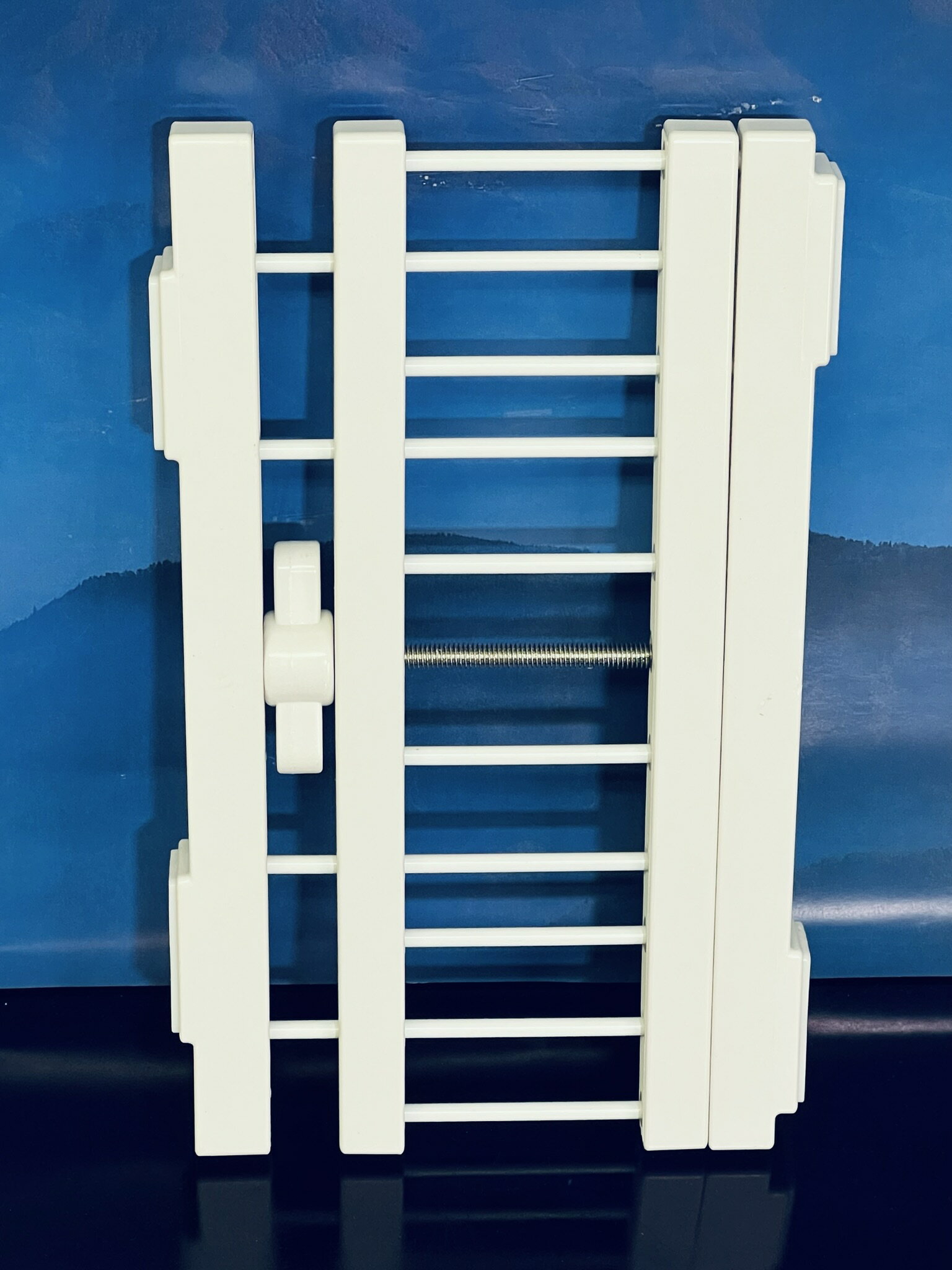 SMR-22【突ぱりすき間棚】突っ張り棒 つっぱり 収納グッズ ハンガー 家具固定 伸縮棒 地震対策 デッドスペース解消