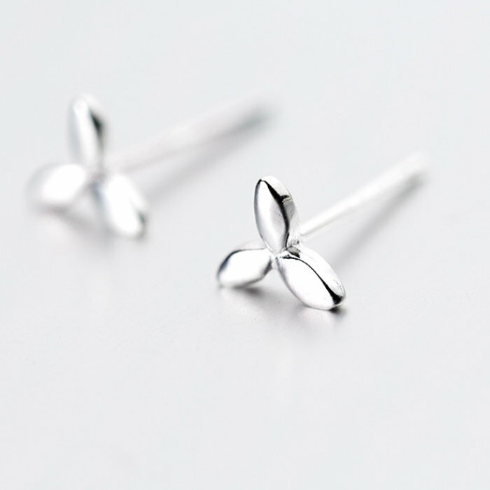 三つ葉 ピアス Silver925 レディース シンプル シルバー 小さめ かわいい 葉っぱ みつば 新緑 新芽 シルバー 925 金属アレルギー アレルギー対応のサムネイル