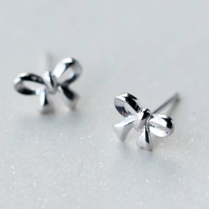 ピアス レディース リボン シルバー Silver925ポスト シンプル アレルギー 金属アレルギー スタッドピアス シンプルピアス シルバーピアス 20G 1組 2ペア 両耳