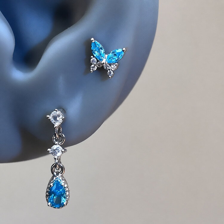 乐天商城 - 蝶々と雫のブルーピアス アシンメトリー ピアス 蝶 雫 水滴 ちょうちょ バタフライ 蝶々 ブルー ピアスポストニッケルフリー