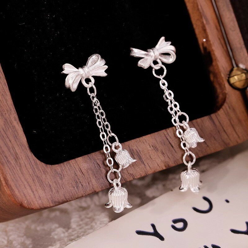 乐天商城 - リボンとお花のゆらゆらピアス リボン ピアス 花 フラワー 揺れる チェーン スタッドピアス シルバーポスト