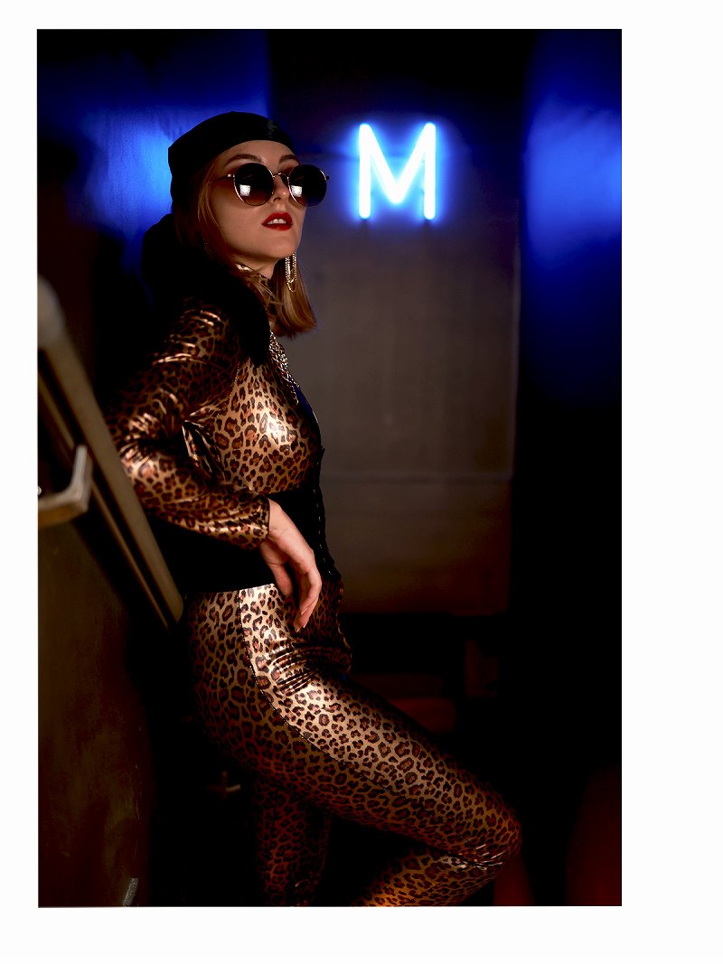 【スーパーセール】オールインワンサロペット レオパード 全身スーツ 仮装 コスチューム ハロウィン クール ダンス衣装 合皮 派手柄 猫 bombshell あす楽