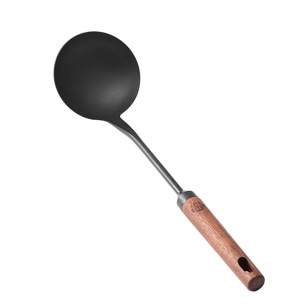 中華鍋用お玉 鉄おたま 鉄鍋用お玉 窒化鉄 耐久 錆びにくい やけど防止 天然木ハンドル 吊り下げ収納可能 キッチン調理ツール スープ料理 洗いやすい 握りやす...