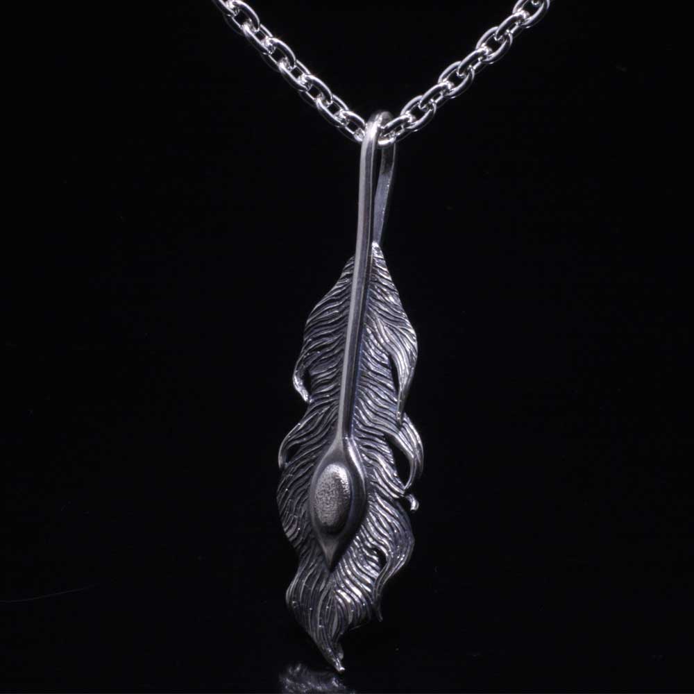 龍頭-SilverAccessories WebShop-のペンダント フェザー メンズ 送料無料 龍頭 鳳凰 羽 ペンダントトップ 燻し シルバー ネイティブ 日本 和柄 和風 おしゃれ あす楽｜アングル2