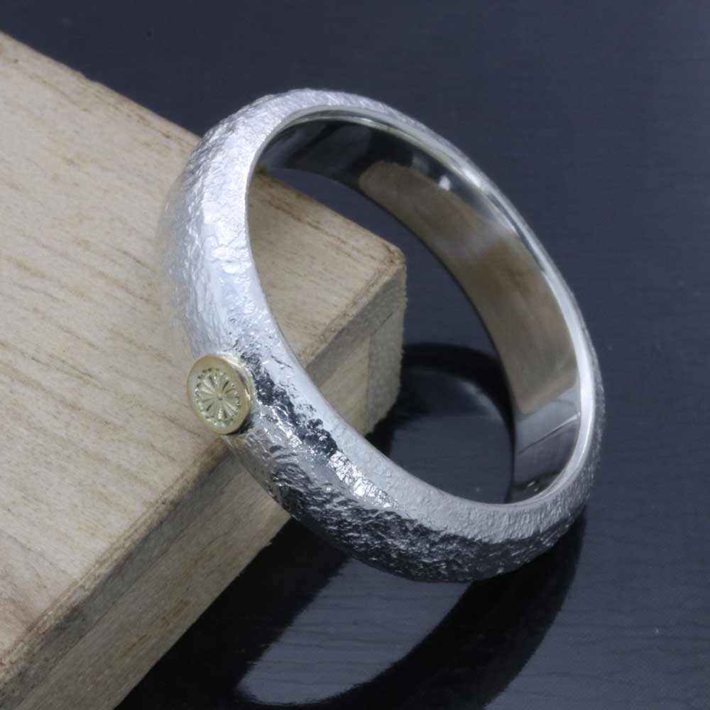 指輪 メンズ ゴールド シルバー シンプル 龍頭 K18 菊紋 ドット 甲丸 岩石 鎚目 シルバーリング 幅5mm 18金 槌目 菊の紋章 紋章 家紋 菊花紋章 ブランド おしゃれ 12号〜27号