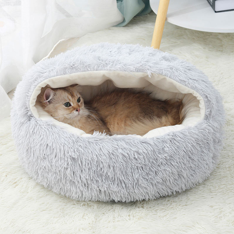 表地素材：パイル地内部素材：パイル地詰め物素材：PP綿【寒さ対策＆保温性良い猫ベッド】猫ベッドはふわふわの手触りで良質の素材を使用し、中には高反発のPP綿をたっぷり充填し、軽くて滑らかな心地よさです。寒い冬にも熱量を失わなくなって、ペットの体温を維持することができます。夏でも冷房の効いた部屋でとても気持ちよく使えます。季節を問わずオールシーズンご使用頂ける猫ベッド/犬ベッドです。【シンプルで可愛い】多用途：犬 ベッド、猫 ベッド、ペットクッション、ペットソファ、ペットマット。丸いかたちのかわいいクッションです。使い勝手のいい便利アイテムです。コンパクトなサイズで、クレートやキャリーなどに敷いてもお使いいただけます。美しく自然な色でリビングに置いておいてもインテリアの邪魔をしません。【丸洗える・滑り止め】中性洗剤を利用することも、手洗いや洗濯機での水洗いも可能です。いつでも清潔のままで保てるので、ペットは快適に過ごすことができます。乾かす際には日陰で形を整えてから干してください。底部はオックスフォード布の材質を使用しているので、耐磨耗性に優れており、湿気を防ぐ!滑り防止【適用対象】全種類の猫又は中小系犬に対応。ミケ、スコティッシュフォールド、アメリカンショートヘア、マンチカン、柴犬、あきたけん、フレンチブルドッグ、トイプードル、チワワ、ポメラニアン、ヨークシャーテリア、ミニチュアシュナウザー、シーズー等。【ご注意】パッケージは真空圧縮されています。製品を受け取ったらパッケージを開き、パンパンと叩いて、ふわふわするように手動で調整してください。数時間置いて、空気が十分入り込むようにして、商品が自動的に原状を恢復されます。ペットベッドの内径は手動で調整できます。犬猫が喜ぶベッド ころんと丸いフォルムはゆりかごのように愛犬・愛猫を包んで快適な寝心地。 □ファー素材が気持ち良いふんわりベッドでぐっすり快眠 寒い冬の夜も、ワンちゃん・猫ちゃんを優しく包んで至福の眠りに導いてくれます。シーズンごとにベッドを変える手間なく、愛猫・愛犬のリラックスタイムを年中快適に。 □細部までこだわった形と仕様 綿がたっぷり詰まった縁にあごを乗せてリラックスできます。 ファー素材で、冬もぬくぬく。 底面は滑り止め生地になっており、中で動いてもズレにくいです。 □お手入れカンタン ご家庭の洗濯機で丸洗いできます。 製品仕様 セット内容：犬用ベッド*1（真空圧縮パッケージ） 注意事項 ◇写真に関して：PC環境や撮影状況などの違いにより、実際の色とは若干異なる場合がございます。 ◇発送に関して：当商品は圧縮梱包を採用しています。商品開封後、叩いて戻ってからお使いください。 検索キーワード 犬 ベッド 洗える 耐久性 冬 冬用ベッド ペットベッド ペットマットクッション 防寒 大型犬ベッド 柔らかくて暖かい 滑り止め 通年使える 車 車用ベッド 老犬 暖かい 丈夫 高反発 小型犬 中型犬 犬用ベッド ペット 暖かいマット 犬用ベットマット ふわふわ 通年 御洒落 破れない 防水 丸洗い 噛み耐性 ペットクッション 猫 冬用ペットクッション ふわふわペットクッション 兎 うさぎ 猫マット ペットマット 柔らかい 大きめ 大型 大きい 犬猫用 秋冬 小さめ 可愛い犬 ベッド ドーム 小型犬 犬のベッド小型犬 ペットハウス ドーム型 ハウス ペット ベッド 猫 暖かい 噛み耐性 屋根 屋根付き ふわふわ 可愛い 冬 おもしろ ピンク 中型犬 大型犬 通年 丈夫 ペットベッド ドーム 猫 ドーム型 冬 犬 中型犬 ペットハウス おしゃれ 大型犬 2way 洗える 小型犬 大きい かわいい 冬用 ペット ベッド お洒落 可愛い おしゃれ かわいい 通年 猫 ベッド ドーム 冬 s 大型 l 大きい 洗える ドーム型ベッド 大きめ 猫のベッド ドーム型 小さめ 通年 マカロン ケージ ケージ用ドーム 鮫 カーテン ペットベッド 冬用 犬 ペット 犬 ベッド 洗える 大型犬 耐久性 ペットベッド 冬 ペットマットクッション 防寒 大型犬ベッド 柔らかくて暖かい 滑り止め 通年使える 冬用ベッド 丈夫 老犬 白 車 丸洗い ペットクッション 犬 冬 洗える 猫 冬用ペットクッション 大型犬 丸 ふわふわ ふわふわペットクッション 45 35 車 兎 うさぎ ペットベッド 猫マット ペットマット 小型犬 柔らかい 猫用ベッド 冬 ドーム 猫ベッド冬用ドーム型 猫 冬用ベッド 猫用ベッド冬用ドーム型保温 大きめ 2匹 猫ドーム型ベッド冬2匹用 布団 洗える オールシーズン ケージ用 鮫 猫 ベッド 冬 ドーム 大型 大きい 洗える 冬用ベッド 犬猫用 秋冬 ベッド 洗える 大きい ドーム型ベッド 寝袋 2匹 小さめ 丸 丸型ベッド 可愛い 温かい 柔らかくて暖かい 滑り止め 犬 ベッド 大型犬 洗える 耐久性 冬 冬用ベッド ペットベッド ペットマットクッション 防寒 大型犬ベッド 柔らかくて暖かい 滑り止め 通年使える 車 車用ベッド 老犬 暖かい 丈夫 高反発 ペットベッド 犬 冬 ペットマットクッション 防寒 大型犬ベッド 洗える 柔らかくて暖かい 滑り止め 通年使える ペットマット ポリエステル 通年 小屋 ベッド用 大型犬 ホワイト 猫 ベッド 洗える 冬 通年 ドーム ドーム型ベッド 洗える カバー 40 ケージ 毛がつかない ホワイト マカロン 小さめ 子猫 屋根付き 猫用ベッド屋根付き 猫ベッド ペット ペットベッド 冬用 可愛い 猫ベッド 洗える 犬ベッド おしゃれ ふわふわ あったか 犬小屋 ペット ドーム型 犬 猫 ベッド ペットドーム お洒落 冬 小さめ 屋根付き 猫ハウス犬 ベッド 洗える 小型犬 中型犬 犬用ベッド ペット 暖かいマット 犬用ベットマット 冬 大型犬 耐久性 ふわふわ カバー 丈夫 通年 御洒落 破れない 防水 丸洗い 噛み耐性 ペットベッド 犬 冬 ドーム 温かい 潜る l s 洗える 小型犬 大型犬 反発 車 中型犬 中型犬 lサイズ 丸 丸型 猫 大きめ 温かい 深く ペットマットクッション 防寒 大型犬ベッド 通年 ペットベッド 猫 冬 ドーム 小さめ 洗える 冬用 可愛い 大型 冬季保温 家庭用 取り外し可能な洗える 4シーズン対応 ハウス型 大型犬犬猫用品 丸 猫 ベッド 丸型 防寒 あったか 犬猫用 犬 ベッド 冬 ドーム 中型犬 冬用ベッド ドーム型 洗える 温かい 暖かい 犬のベッド中型犬冬 大きい 大きいサイズ ふわふわ 猫 ベッド 小型犬 猫ハウス ペットクッション 白 l 75 60cm 猫用ベッド ドーム型 洗える もこもこ ペットハウス 犬猫 小型犬 ふわふわ クッション 保温 防寒対策 洗濯可能 グレー 冬用ベッド 大型 猫 ベッド 大型猫用 猫冬用ベッド大型 ドーム ペットベッド 犬 冬 温かい ドーム 潜る 潜れる l かまくら s ふわふわ 冬用 可愛い 猫ベッド 洗える 犬ベッド おしゃれ 御洒落 あったか 犬小屋 ペット 小型犬 大型犬 車 猫 大型 ペットソファー 犬 大型犬 小型犬 ふわふわ 犬 ベッド ペットベッド ペットクッション 枕付き クッション性が 高反発 もこもこ 猫 ペットソファーベッド 洗える 中型犬 大型 lサイズ 猫 ベッド 冬 ドーム 大きい 大型 洗える 冬用ベッド 四角 冬用猫ベッド四角形 寝袋 猫ハウス ペット用寝袋 ドーム型 2匹 猫ドーム型ベッド冬2匹用 小さめ 丸 丸形 可愛い ペットベッド ペットベッド 冬 大きめ 洗える 冬用 日本製 小さい 猫 大型 大きい 可愛い 犬 小型犬 中型犬 通年 カバー ドーム 丈夫 シニア 大型犬 猫ベッド 犬ベッド おしゃれ ふわふわ あったか