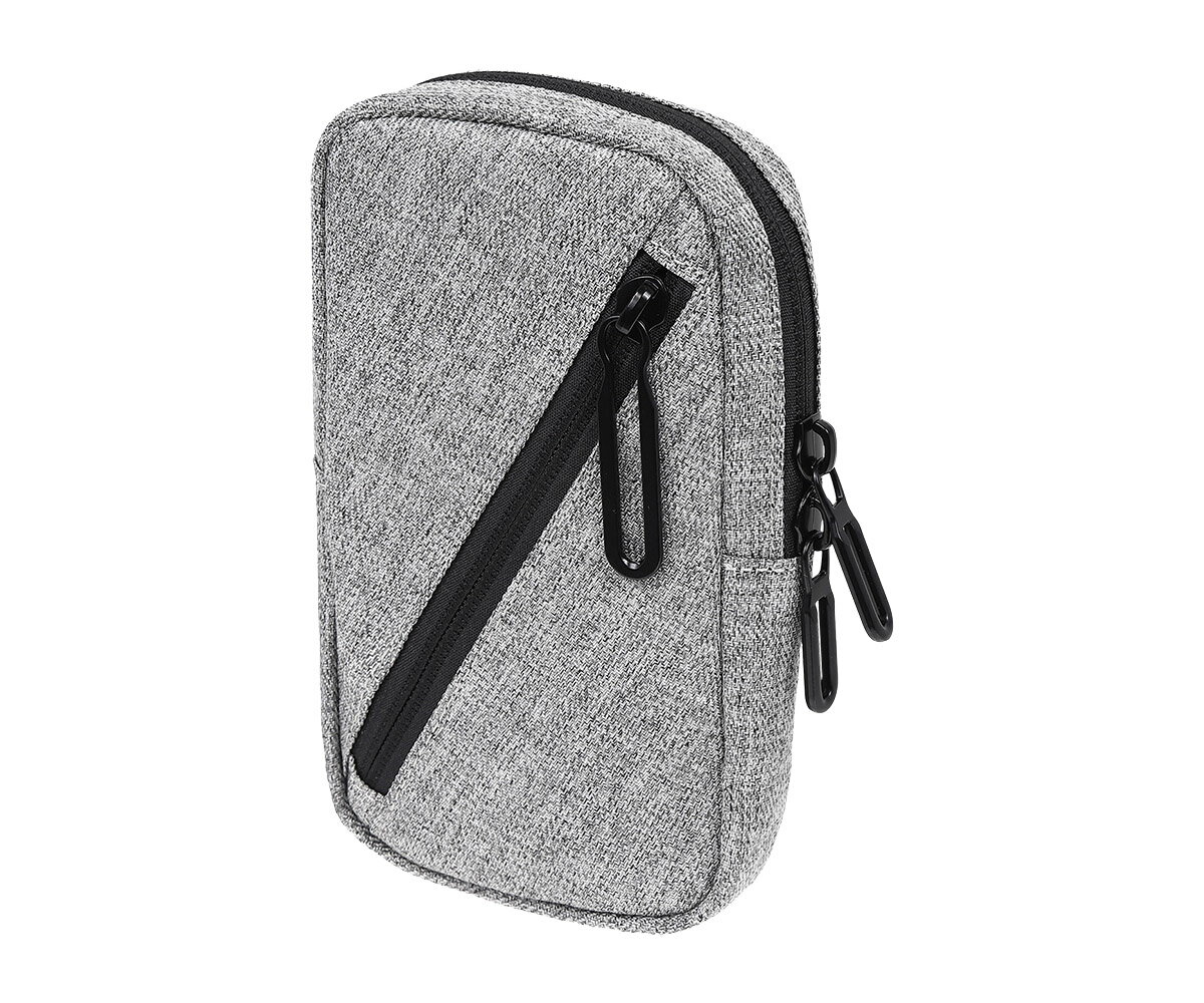 ■商品説明CAMEO SLANT■仕様・素材　ナイロン、ポリエステル、コットン・サイズ（約）縦×横×幅＝170mm×90mm×40mm・収納概要　バレル最大3set、チップ、フライト、シャフト、カードポケット、マルチポケット・付属品 ドロップスリーブ、オリジナルカラビナ■商品について　高密度ナイロンを使用した、ハイキャパシティのダーツケース。最大3セットのバレルと周辺パーツをスマートに持ち運ぶことができます。■特徴・軽量、スリム、コンパクト・ハードケース「ドロップスリーブ」が標準装備・腰に掛けて使用可能・道具感を消し去った、ミニマルなデザイン■その他・ケース以外は撮影、使用見本です。・内側の仕様の写真は、一部をひっくり返して撮影しています。・収納可能なダーツセッティングの最大長は154mmです。☆CAMEO JAPANの安心品質保証☆CAMEO製品は厳しい検査のもと生産をしておりますが、万が一故障や破損が発生した場合は新品と無償で交換致します。※ご購入から1ヶ月以内に限りますただし以下の項目に該当する場合は、上記の適用対象外となります。・使用上の誤り、または不当な修理や改造によって生じた破損・CAMEO製品以外のパーツを使用したことによる破損・商品送付後の輸送、移動、落下等によって生じた破損・火災、地震、水害、落雷、その他の天変地異によって生じた破損※※こちらの商品は、以下のフライトにはご使用頂けません。お確かめのうえ、ご購入下さいますようお願い致します。・CONDOR AXE 120・CONDOR ダイヤモンド・FIT FLIGHT-PROV-6、D-6、S-6