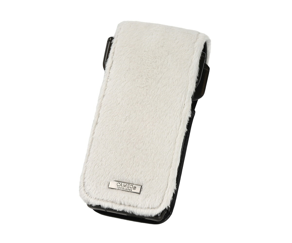 ■商品説明CAMEO ACENTO LUXFUR■仕様・素材　合成皮革、ポリエステル・サイズ（約）縦×横×幅＝160〜170mm（調節可能）×70mm×40mm・収納概要　ダーツ1set、チップ、フライト、シャフト、カードポケット、マルチポケット・付属品 ドロップスリーブ、オリジナルカラビナ■商品について　上質なファー素材を使用した、スタイリッシュなダーツケース。ダーツ一式をスマートに持ち運ぶことができます。■特徴・軽量、スリム、コンパクト・ハードケース「ドロップスリーブ」が標準装備・ダーツの長さに合わせて、ケースの長さが調節可能・腰に掛けて使用可能■その他・ケース以外は撮影、使用見本です。・強い力が加わるとファーの毛が抜ける場合がございますのでご注意ください。☆CAMEO JAPANの安心品質保証☆CAMEO製品は厳しい検査のもと生産をしておりますが、万が一故障や破損が発生した場合は新品と無償で交換致します。※ご購入から1ヶ月以内に限りますただし以下の項目に該当する場合は、上記の適用対象外となります。・使用上の誤り、または不当な修理や改造によって生じた破損・CAMEO製品以外のパーツを使用したことによる破損・商品送付後の輸送、移動、落下等によって生じた破損・火災、地震、水害、落雷、その他の天変地異によって生じた破損※※こちらの商品は、以下のフライトにはご使用頂けません。お確かめのうえ、ご購入下さいますようお願い致します。・CONDOR AXE 120・CONDOR ダイヤモンド・FIT FLIGHT-PROV-6、D-6、S-6