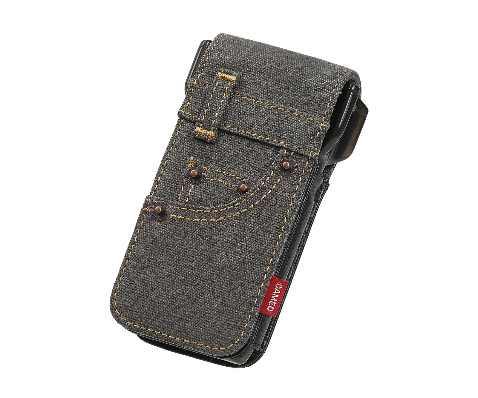 ■商品説明CAMEO JEAN ST■仕様・素材　COTTON、合皮・サイズ（約）縦×横×幅＝160〜170mm（調節可能）×70mm×40mm・収納概要　バレル1set、チップ、フライト、シャフト、カードポケット、マルチポケット・ドロップスリーブ標準装備、オリジナルカラビナ付属■商品について　ジーンズをモチーフにしたダーツケース。実際のジーンズのように色落ちしていく「経年変化」をお楽しみ頂けます。軽量、かつスリムでコンパクト。マイダーツ一式と交換パーツをスマートに持ち運ぶ事ができます。■特徴・長さ調節が可能なスロットハードケース「ドロップスリーブ」が標準装備。・ダーツの長さに合わせて、ケースの長さも調節可能です。・背面の大きなポケットにはチップやシャフトなどの周辺パーツを収納可能。・付属の二重リングは左右どちらにも設置可能。・二重リングにはチップケースやフライトケースなどをジョイント可能。■その他・VINTAGEにつきましては、裁断により柄の出方が1つ1つ異なります。・ケース以外は撮影、使用見本です。☆CAMEO JAPANの安心品質保証☆CAMEO製品は厳しい検査のもと生産をしておりますが、万が一故障や破損が発生した場合は新品と無償で交換致します。※ご購入から1ヶ月以内に限りますただし以下の項目に該当する場合は、上記の適用対象外となります。・使用上の誤り、または不当な修理や改造によって生じた破損・CAMEO製品以外のパーツを使用したことによる破損・商品送付後の輸送、移動、落下等によって生じた破損・火災、地震、水害、落雷、その他の天変地異によって生じた破損※こちらの商品は、以下のフライトにはご使用頂けません。お確かめのうえ、ご購入下さいますようお願い致します。・CONDOR AXE 120・CONDOR ダイヤモンド・FIT FLIGHT-PROV-6、D-6、S-6