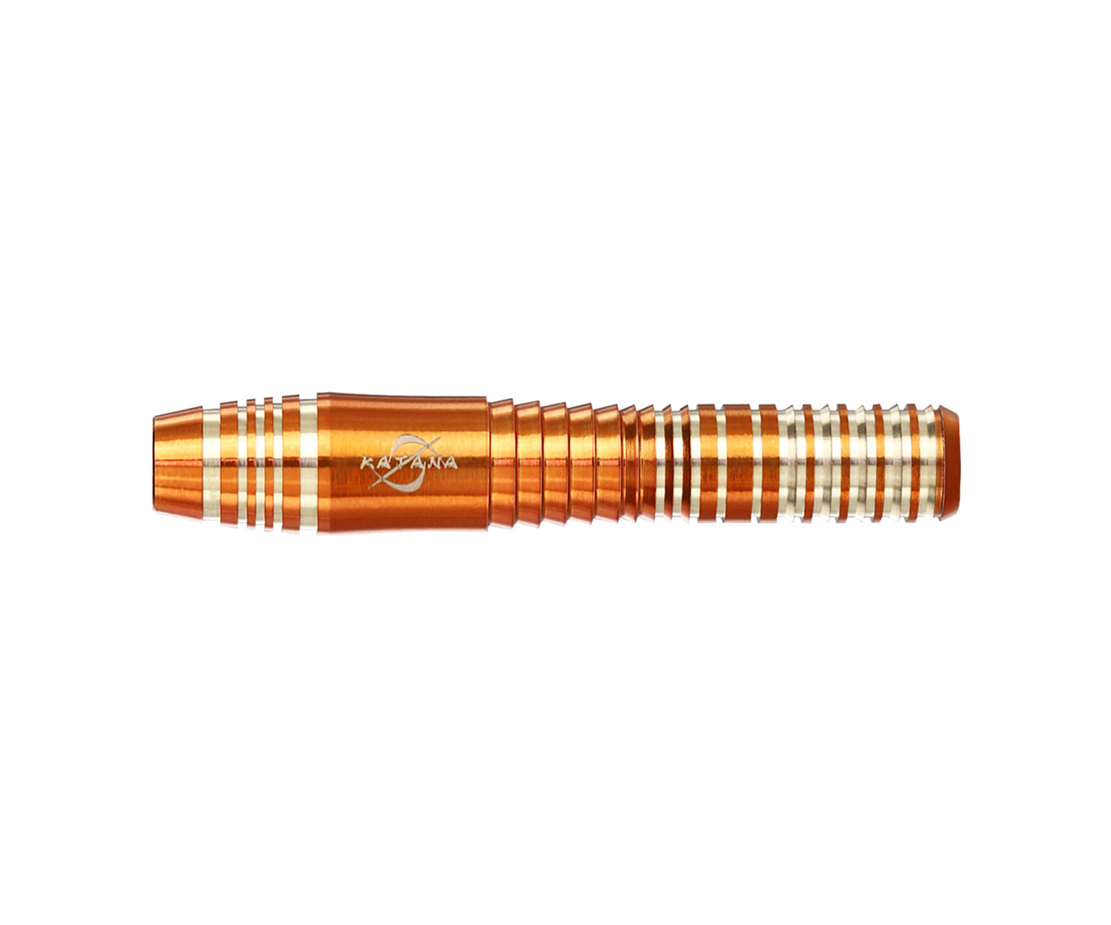 ■商品説明DYNSATY KATANA BRASS DARTS SET YOU刀ブランドから、BRASS DARTSが登場！【KATANA BRASS DARTS SET"耀(よう)"】真鍮ならではの柔らかな手触りと、刀シリーズらしい精密な造形が融合。Brass素材でありながら、細部のラインやカットにまで一切の妥協を許さず、シリーズ伝統の鋭く冴えたカットを精緻に配置。カラーは、光を纏う4つの輝き。そして、その全てを包み込む地のゴールドが艶やかに輝き、まさに名の通り“耀く”一本。KATANAが誇る意匠と美学を、手軽に体感できるブラスモデル。■スペック材質：ブラス全長：46.0mm最大径：8.2mmバレル重量：12.5g規格：2BA重心：フロント■内容物バレル×3（1セット）フライト×3（1セット）シャフト×3（1セット）チップ×3（1セット）