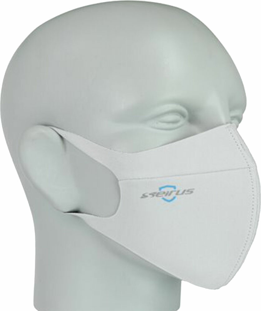 Evo－Arc マスクは、内側と外側に HEIQ ファブリクスを使用した二層構造の薄手の生地を使用しています。立体的で顔にフィットする作りは、鼻と口部分に呼吸しやすい空間を作ることで息苦しさを感じにくく快適性が向上しています。ソフトな耳のループ部分は一日中使用しても擦れずに快適。