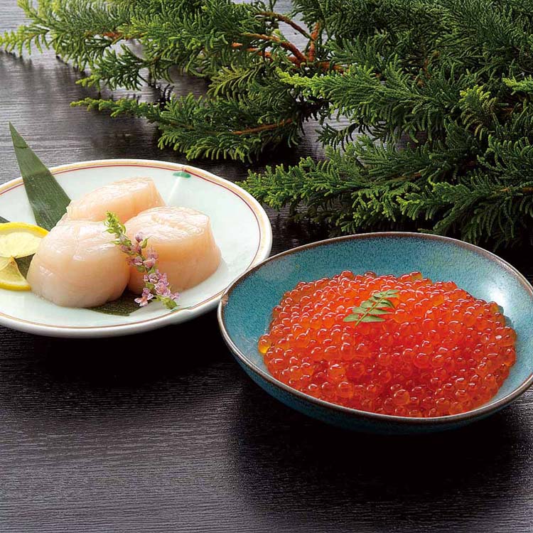 北海道産の冷凍ほたて貝柱といくら醤油漬を詰合せました。※リニューアルに伴い、パッケージ・内容等予告なく変更する場合がございます。予めご了承ください。●規格いくら醤油漬　100g×1ほたて貝柱　250g保存方法：冷凍（-18℃以下）製造者名：ぎょれん鹿島食品センター・ぎょれん総合食品●原材料【いくら醤油漬】鮭いくら（北海道沖）、調味液(しょうゆ、砂糖、糖蜜、果糖ぶどう糖液糖、食塩、こんぶ)アルコール、調味料（アミノ酸等）、(一部に小麦・いくら・大豆を含む)【ほたて貝柱】ほたて貝（北海道沖）●成分【いくら醤油漬】エネルギー249kcal、たんぱく質31.6g、脂質12.5g、炭水化物2.4g、食塩相当量1.6g【ほたて貝柱】エネルギー82kcal、たんぱく質16.9g、脂質0.3g、炭水化物3.5g、食塩相当量0.3g●原産国：日本●アレルギー物質小麦、いくら、大豆○広告文責：e-net shop株式会社(03-6706-4521)○メーカー（製造）：ぎょれん鹿島食品センター・ぎょれん総合食品○区分：日本製・一般食品（検索用：いくら 醤油漬け ほたて 貝柱 セット 北海道 ギフト 冷凍 ）最強翌日配送対象商品に関するご案内 最強翌日配送対象商品・対象地域に該当する場合は最強翌日配送マークがご注文カゴ近くに表示されます。 最強翌日配送可能なお支払方法は【クレジットカード、代金引換、全額ポイント支払い】のみとなります。 下記の場合は最強翌日配送対象外となります。 ・15点以上ご購入いただいた場合 ・時間指定がある場合 ・ご注文時備考欄にご記入がある場合 ・決済処理にお時間を頂戴する場合 ・郵便番号や住所に誤りがある場合 ・最強翌日配送対象外の商品とご一緒にご注文いただいた場合 ・お届け先住所文字数が40文字以上の場合