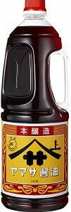 ※6本まで1個口分の送料で発送可能です。 じっくり時間をかけ、丹精こめてつくりあげた本醸造。芳ばしい香り、明るく冴えた色、コクのある味と三拍子そろった代表的なこいくちしょうゆです。 内容量 1.8L 原材料 脱脂加工大豆（遺伝子組換えでない）、小麦、食塩、大豆（遺伝子組換えでない）、アルコール 栄養成分表示 (100gあたり)　熱量(kcal) 62kcal、食塩相当量(g) 13.7g 賞味期限（目安） （製造日含め） 540日 保存方法 直射日光を避け、常温で保存してください。当店では実店舗でも販売しております。 在庫には注意していますが、ご注文を頂いた時点で在庫切れの場合もございます。