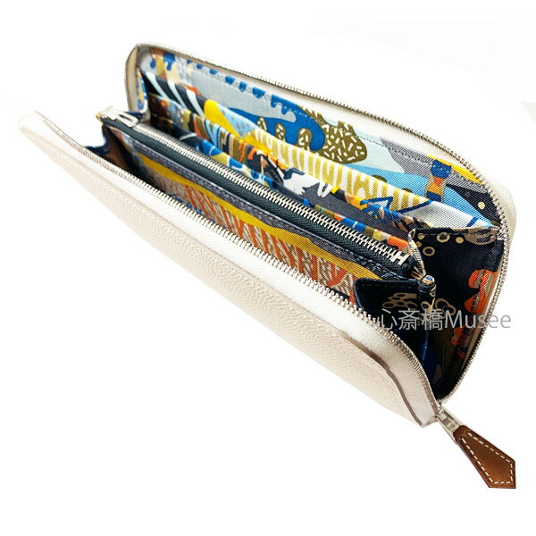 ≪ 新品 ≫ エルメス アザップ シルクイン ラウンドファスナー 長財布 『 自由に 』 犬 クレ / キャバン ブルー エプソン シルク 100% シルバー金具 白 HERMES Wallet Azappe Silkin CRAIE White " En Liberte " Dog　Epsom Silver 箱 リボン ラッピングのサムネイル