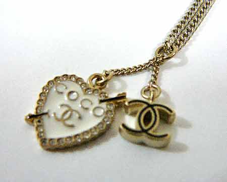 ネックレス　　[送料無料]新品 箱・リボンでのラッピング CHANEL シャネル 2010春夏 新作 ココ ハート チャー...　