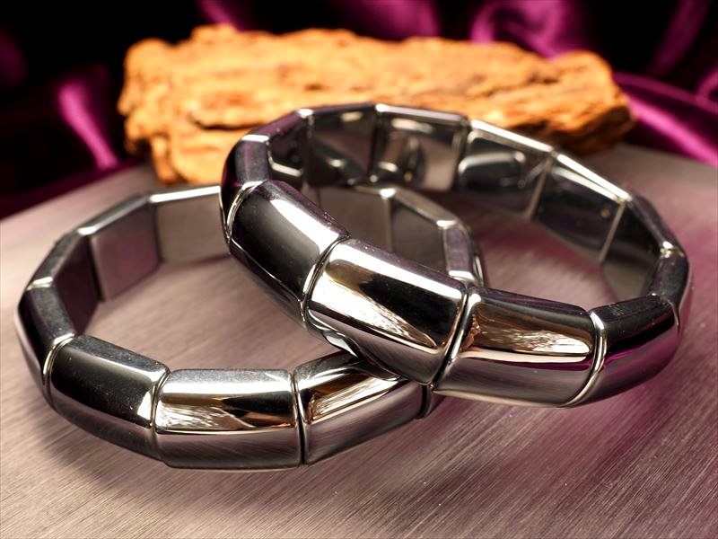 ●【テラヘルツ鉱石 バングル ブレスレット】幅約11-12mm 内径約16.5cm つやつや鏡面仕上げ ハーフラウンドタイプ 話題の 高純度 テラヘルツ 鉱石 ...