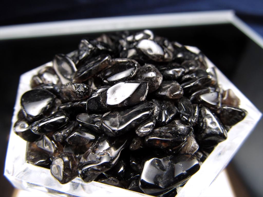 ●小サイズ 黒水晶【モリオン】さざれ 200g 黒 小【約2-15mm】 【チベット産】【天然石浄化用 さざれ】sai【sa-p】